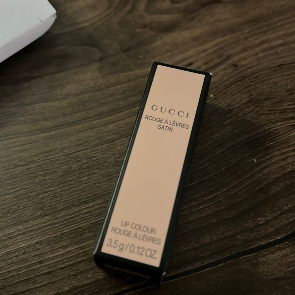 GUCCI
Long Lasting Satin Lipstick